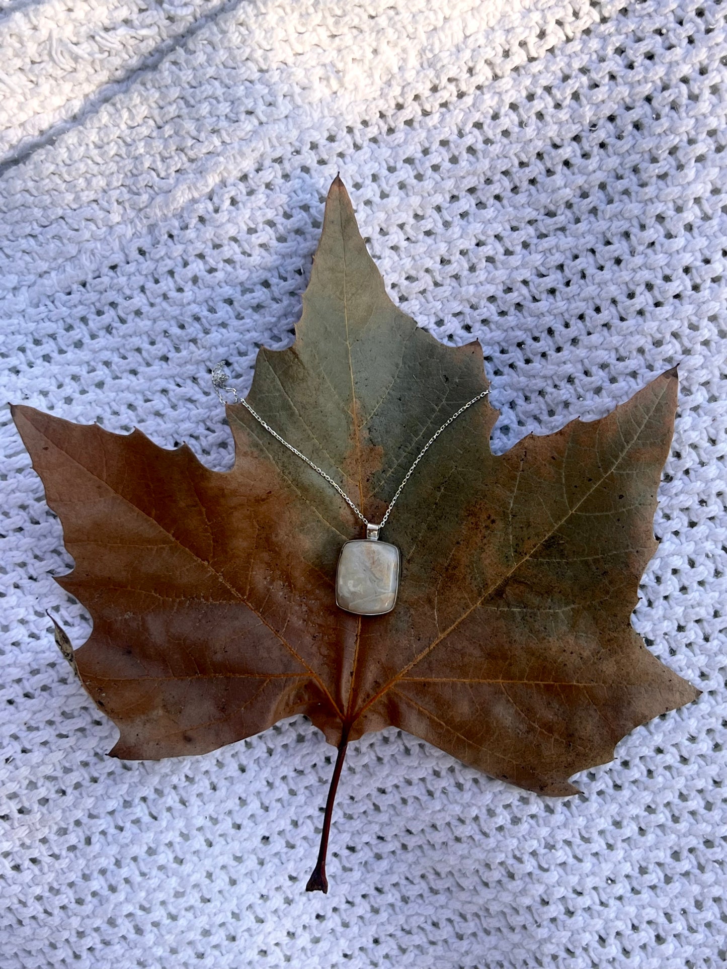 The Caramel Oak Pendant
